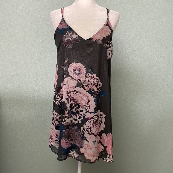 Xhilaration Dresses & Skirts - Xhilaration Gray Floral Dress